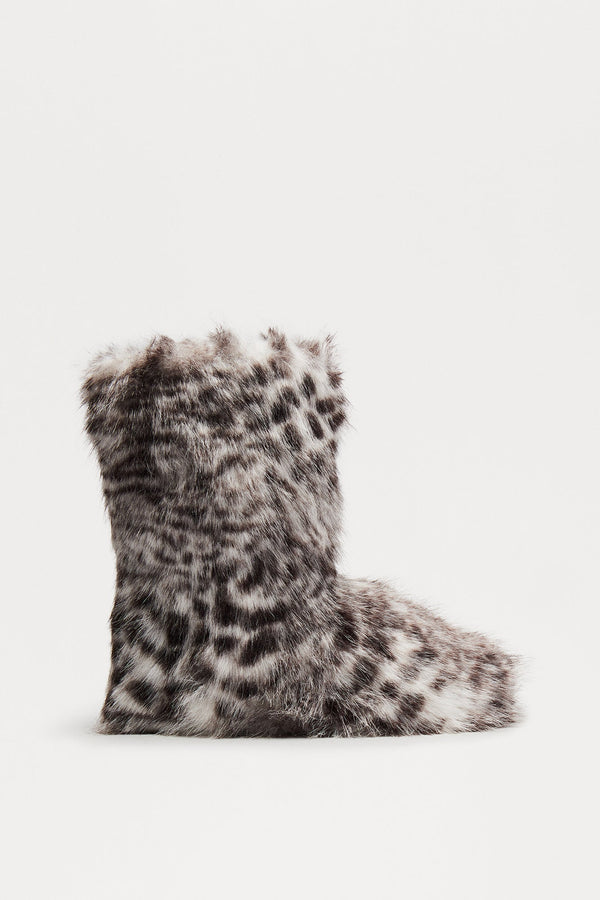 Chilly Days Booties - White/Black