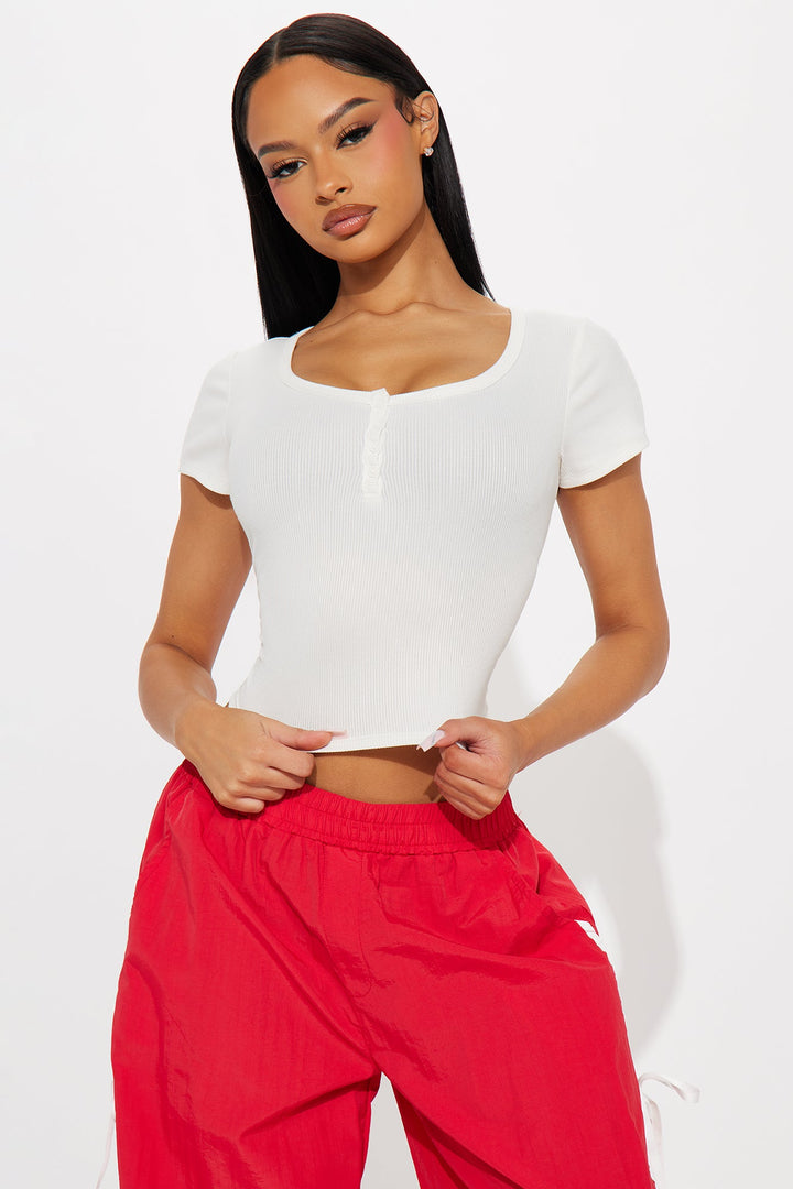 Katelyn Ribbed Short Sleeve Henley Top - White