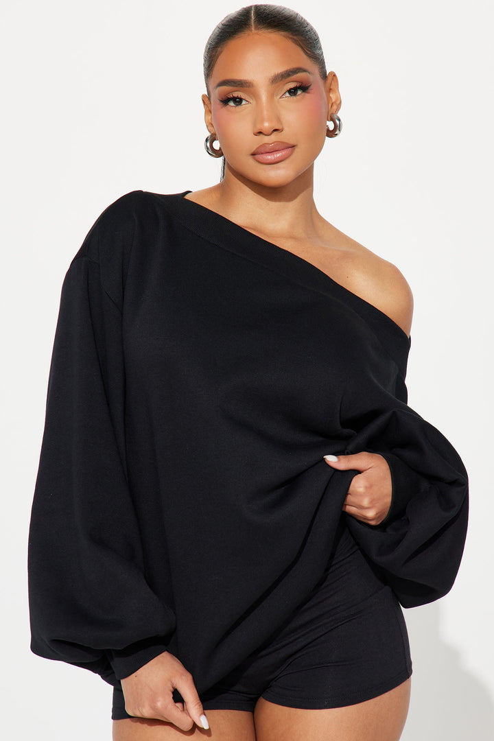 Vera Off Shoulder Oversized Sweatshirt - Black