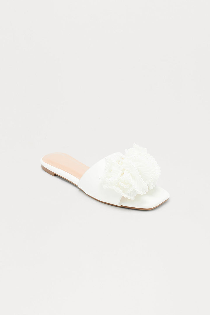 Cheer Pearl Ruffle Sandals - White