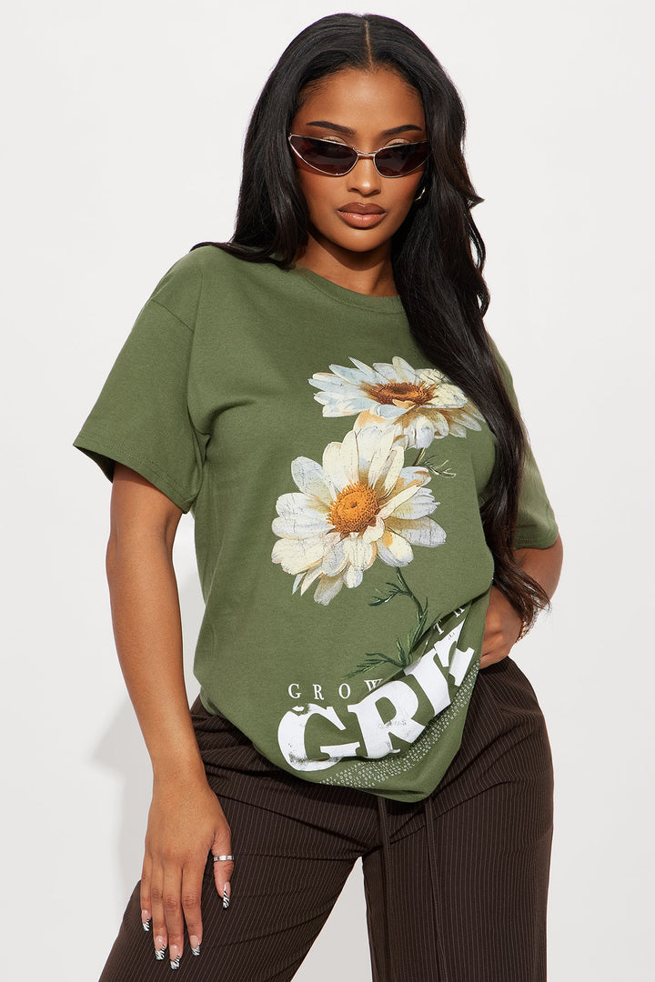 Grow With Grit Daisy Tee - Olive