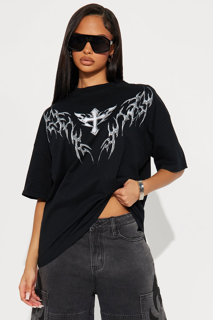 Edgy Cross Tee - Black