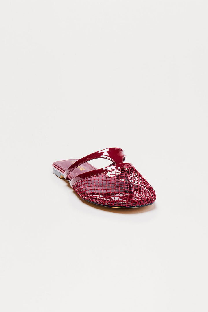 Roxie Fishnet Flip Flops - Burgundy