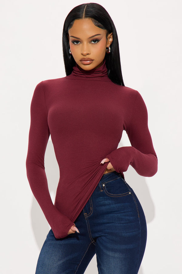 Dana Turtleneck Ribbed Top - Wine