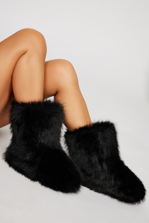 Chilly Days Booties - Black