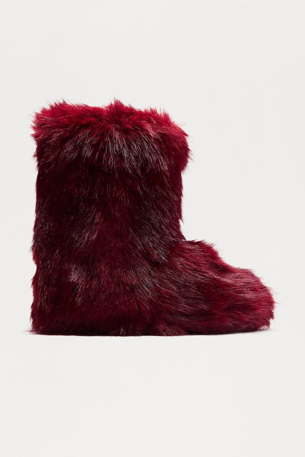 Chilly Days Booties - Burgundy