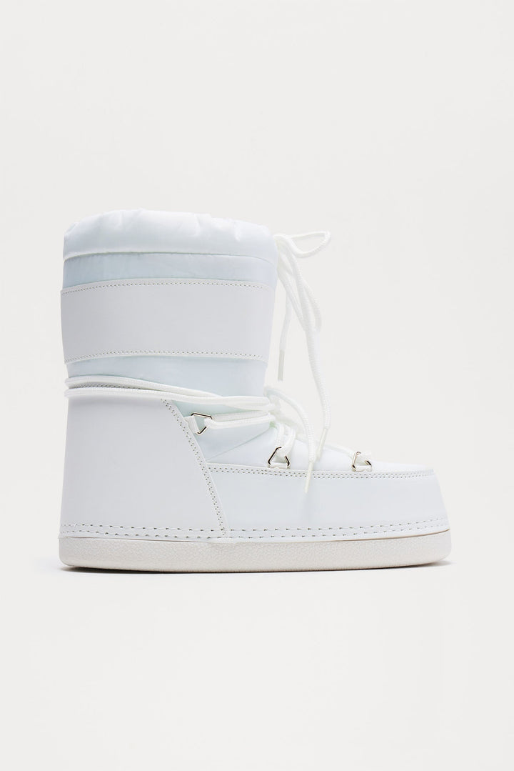Arrowhead Flat Snow Boots - White