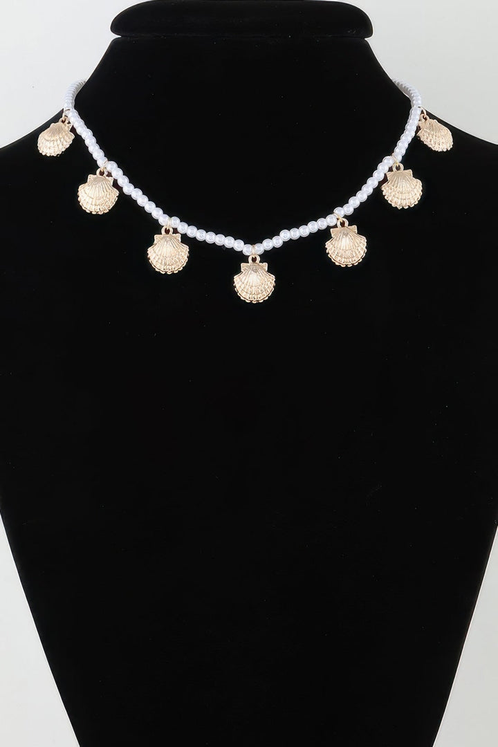 Clamshell Charm Pearl Necklace